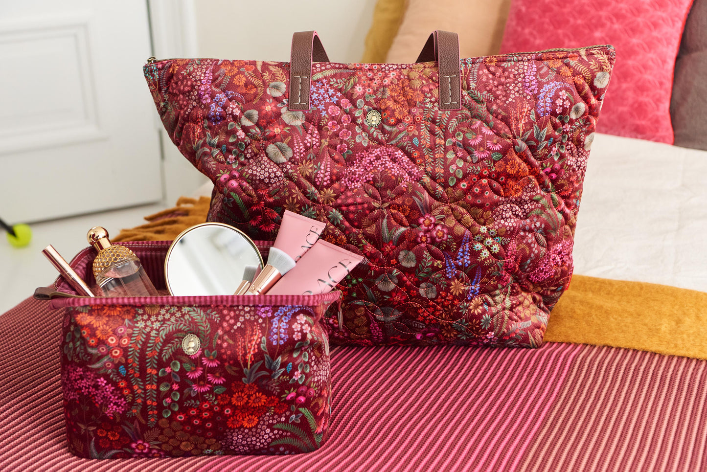Cooper Cosmetic Purse Extra Large Querida Velvet 30x13.8x20.7cm