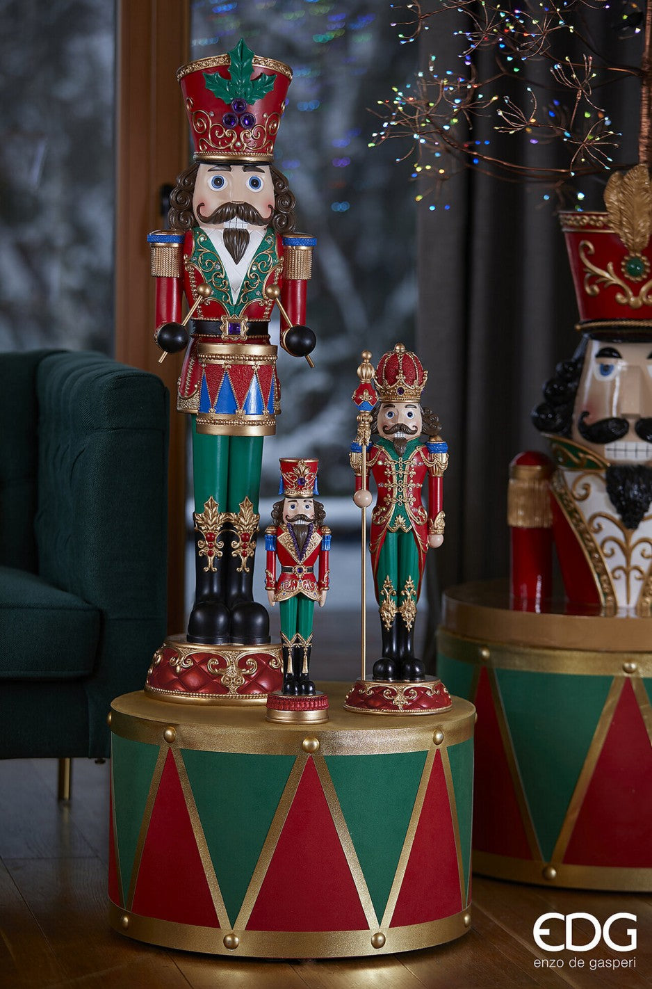 Medium Regal Nutcracker Soldier With Scepter & LED