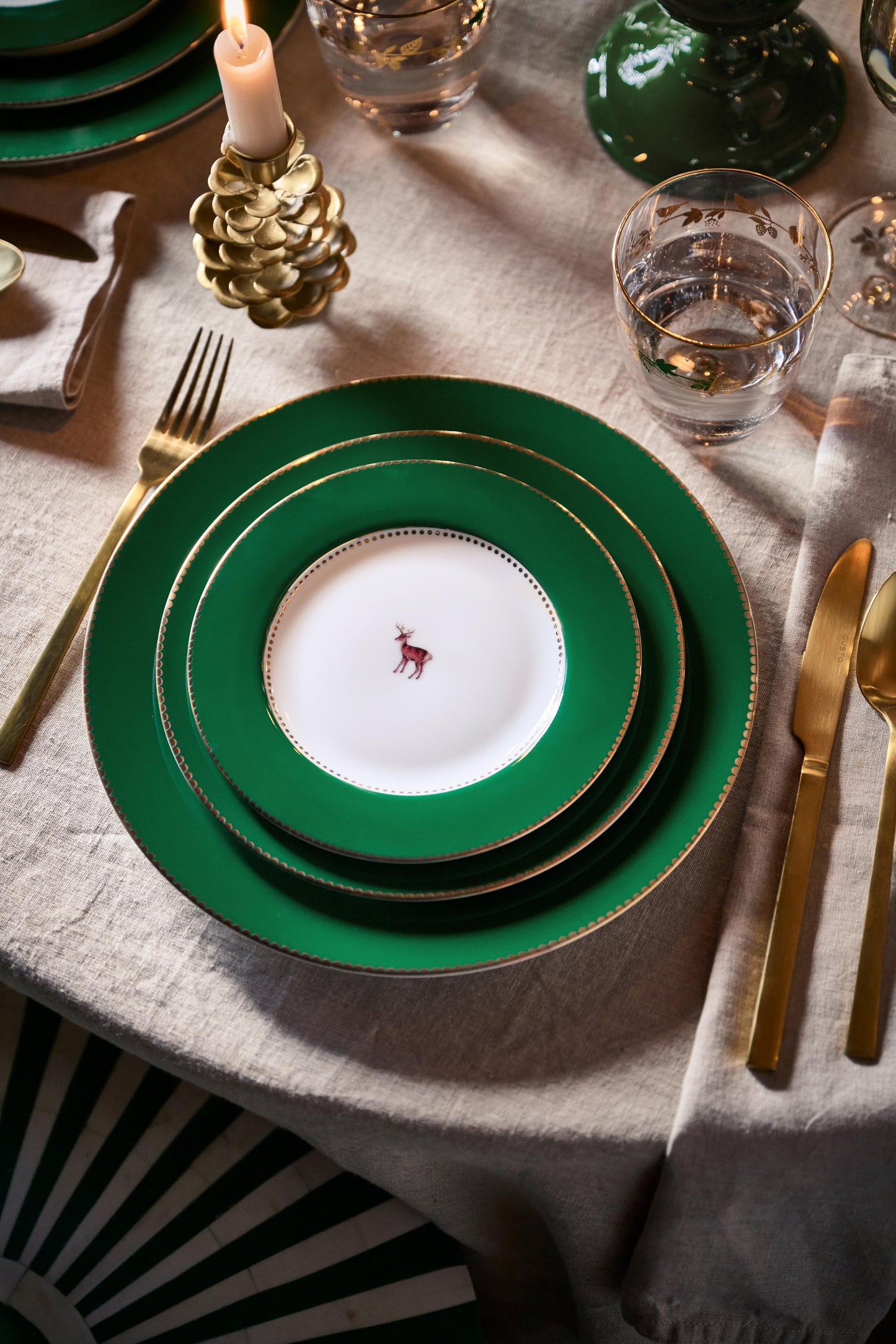 Plate Winter Deer Dark Green 26.5cm