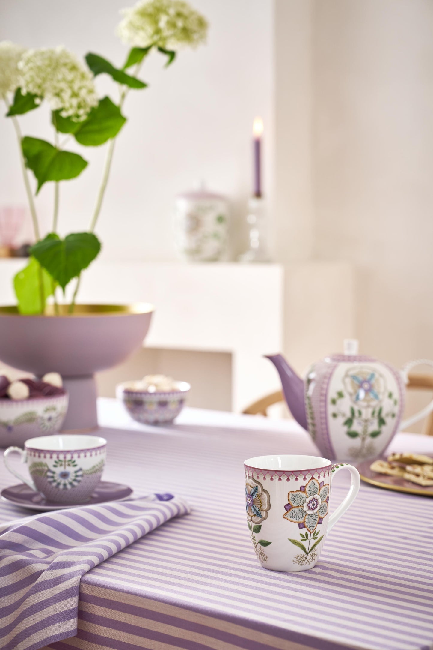 Gift Set of 2 Mugs Large Lily & Lotus 350ml