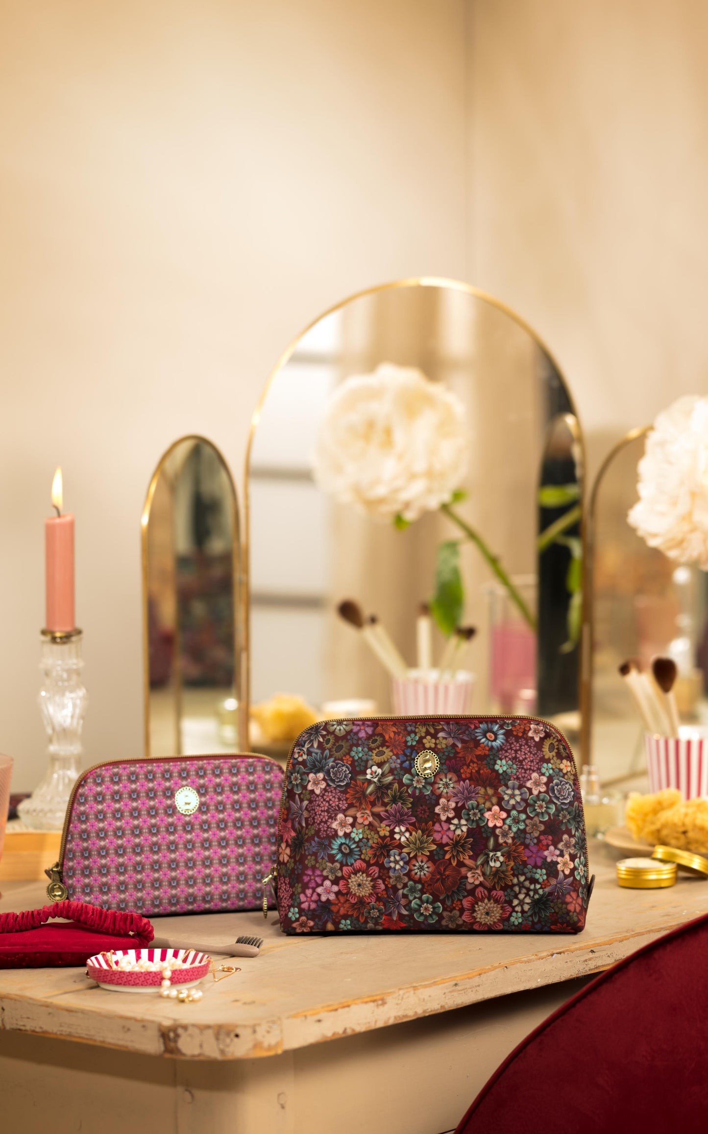 Coby Cosmetic Bag Triangle Medium Tutti i Fiori 24/17x8x16.5cm