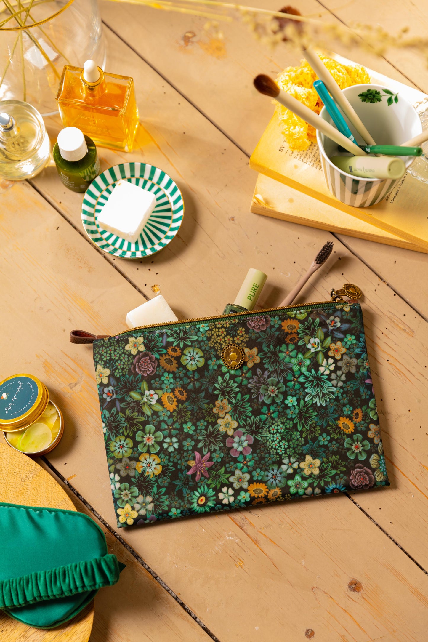 Charly Cosmetic Flat Pouch Medium Tutti i Fiori 24x1x15.5cm