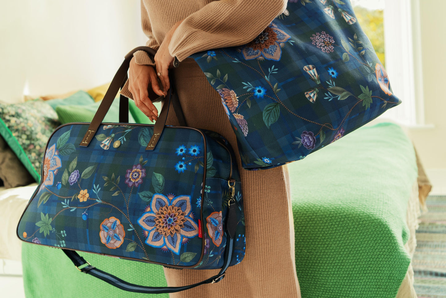 Tovy Weekend Bag Medium Flores Felices 57x22x37cm